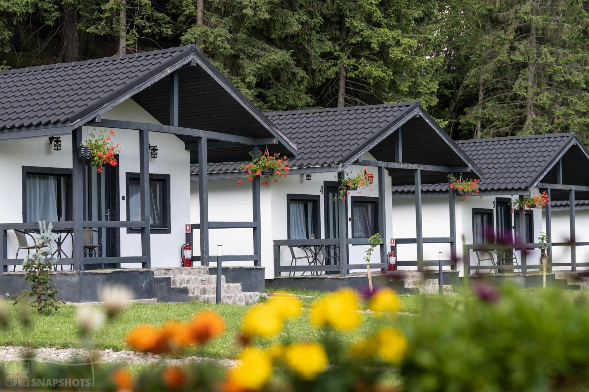 Clubul Dacilor Hotel Comandău Exterior photo